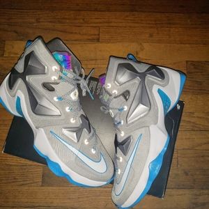 Mens basketball shoes